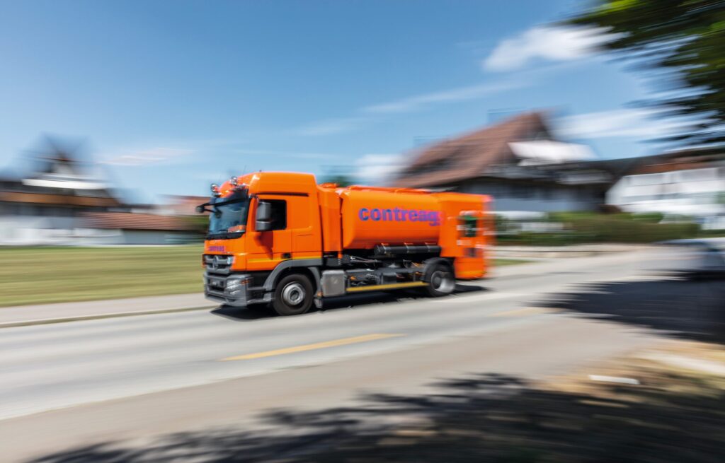 Container-Reinigung Fahrzeug in Fahrt