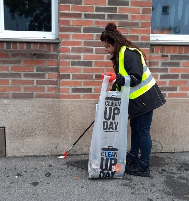 Contreag Mitarbeiter beim Clean Up Day 2024