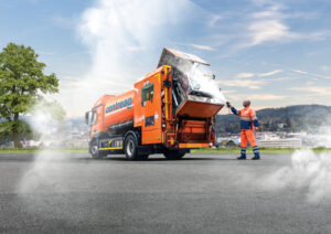 Container-Reinigung in Winterthur mit dem Fahrzeug und neuem Logo