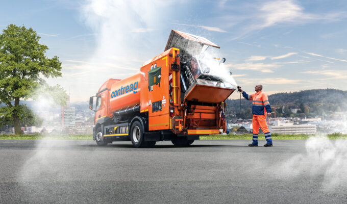 Container-Reinigung in Winterthur mit dem Fahrzeug und neuem Logo