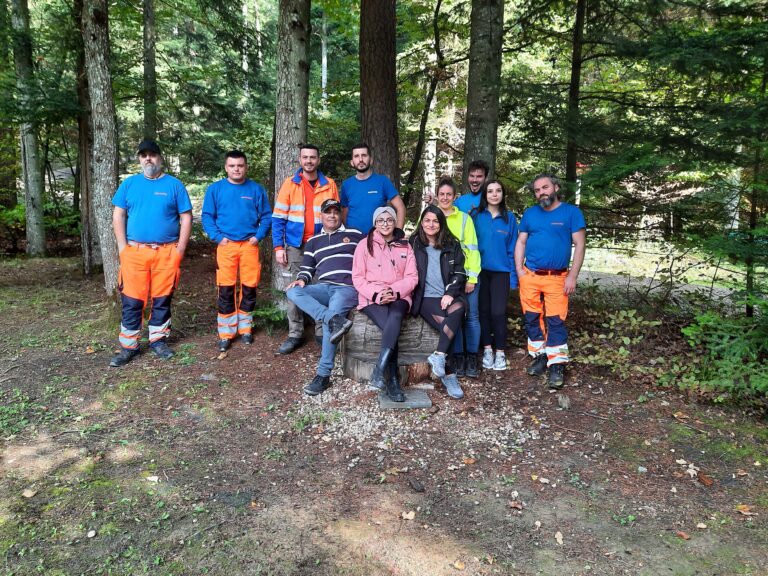 Contreag Mitarbeiter beim Umwelteinsatz im Naturpark Schaffhausen 2022